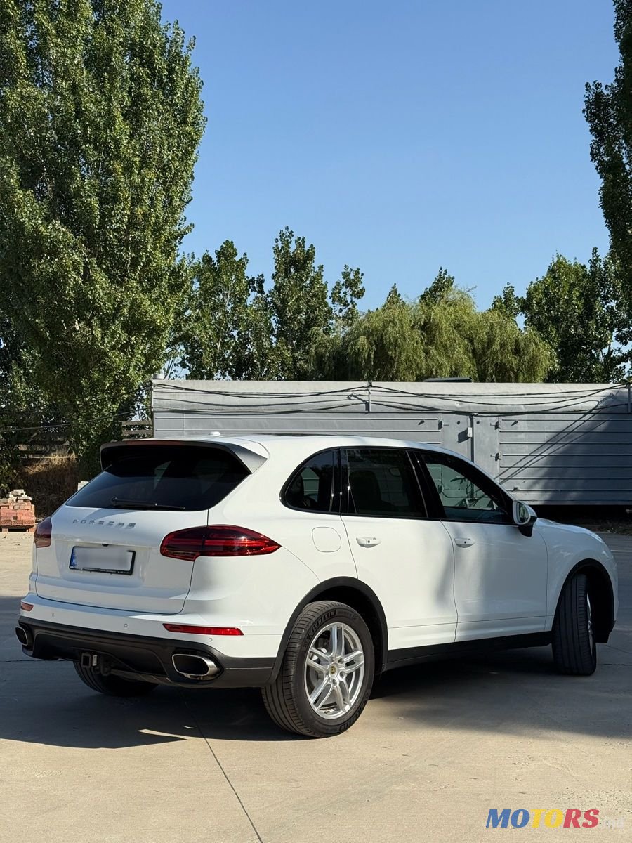 2016' Porsche Cayenne photo #2