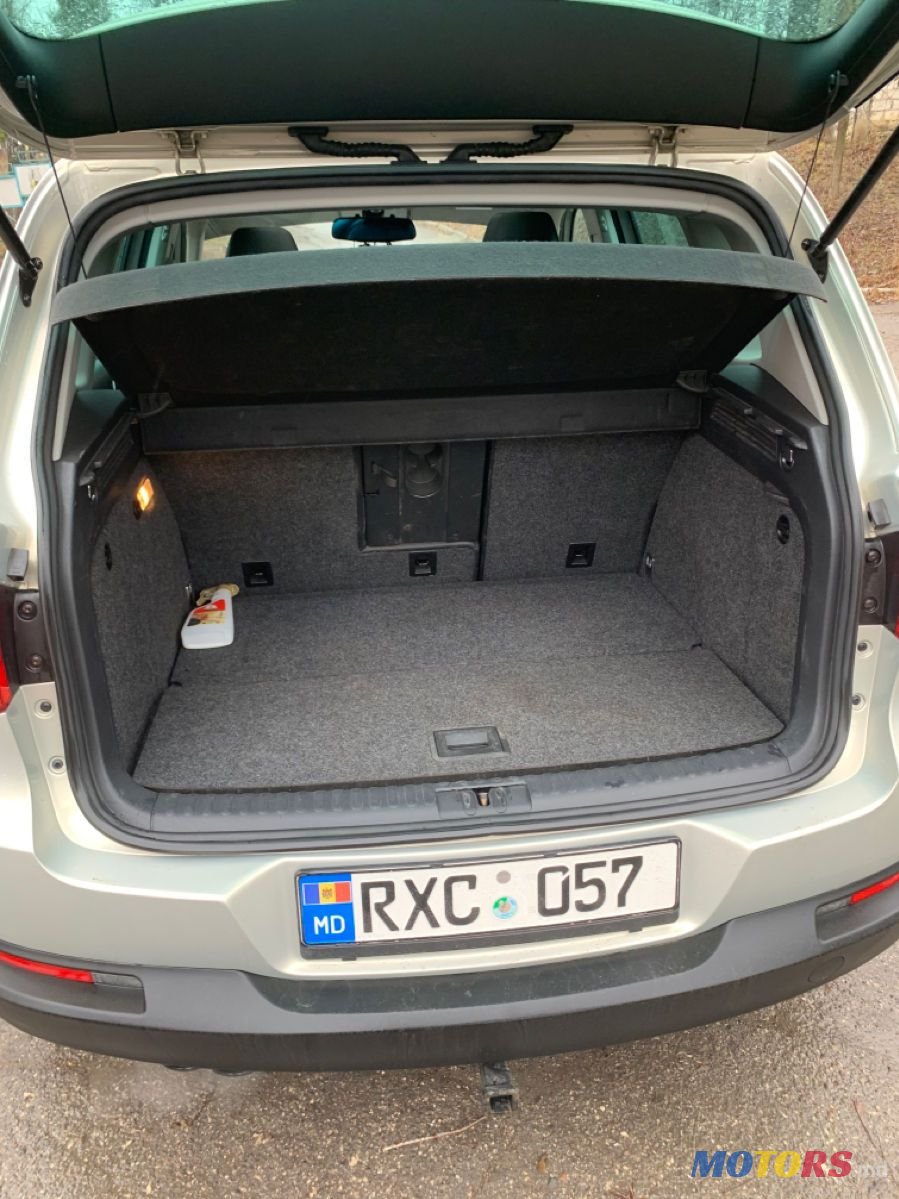 2009' Volkswagen Tiguan photo #2