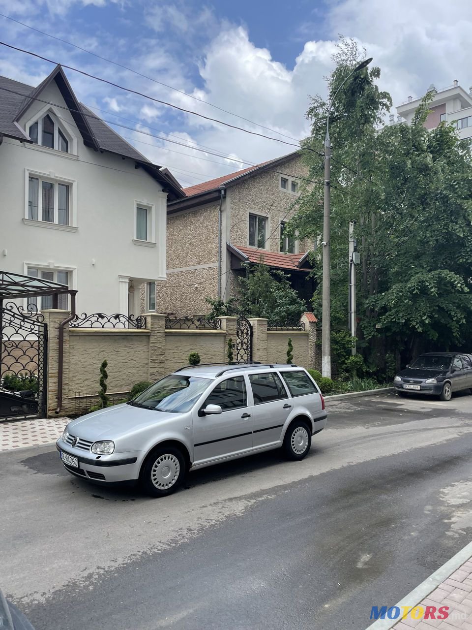 2004' Volkswagen Golf photo #1