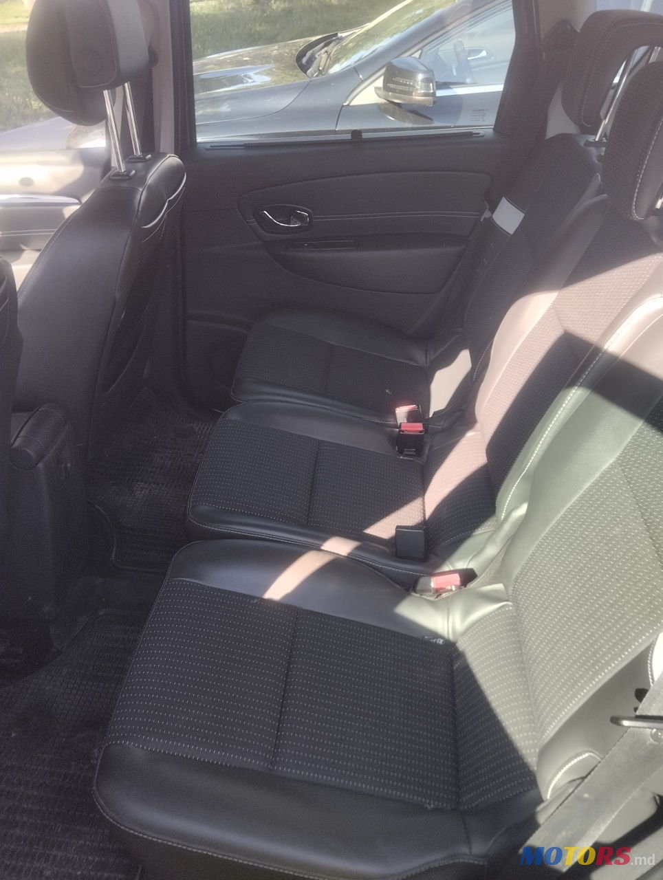 2012' Renault Scenic photo #3