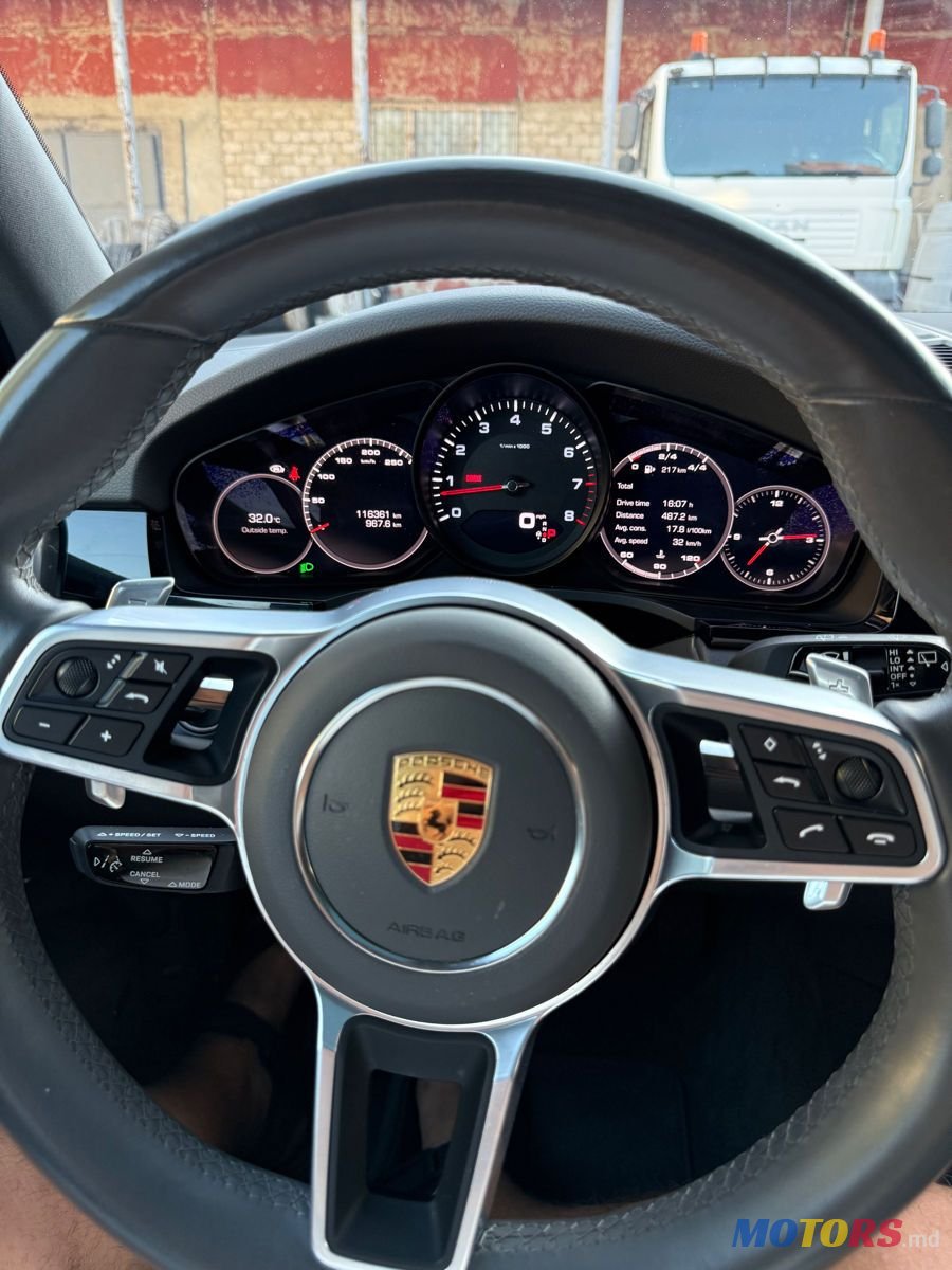2021' Porsche Cayenne photo #5