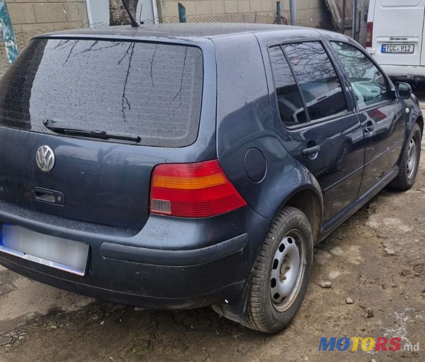 2002' Volkswagen Golf photo #2