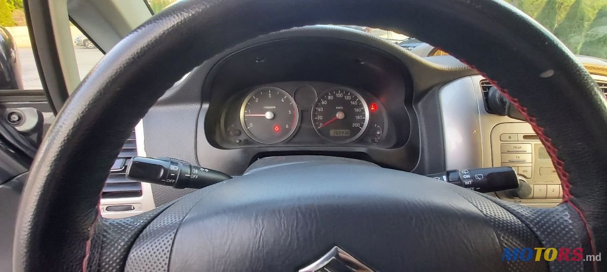 2004' Suzuki Liana photo #5