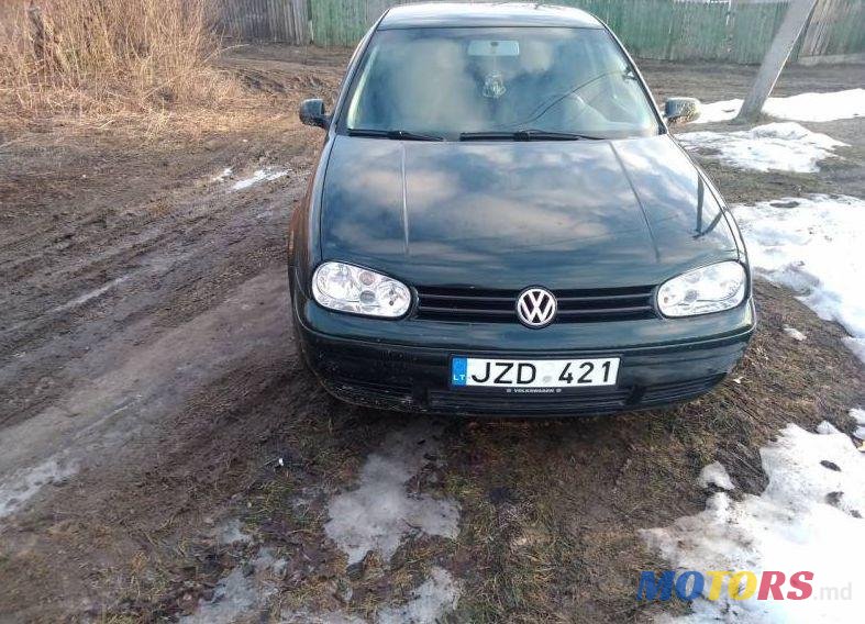 2002' Volkswagen Golf photo #1