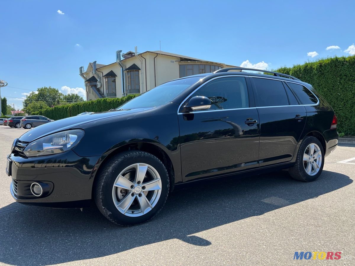 2010' Volkswagen Golf photo #3