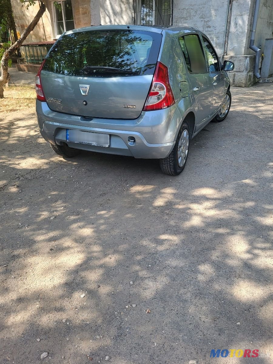2008' Dacia Sandero photo #3