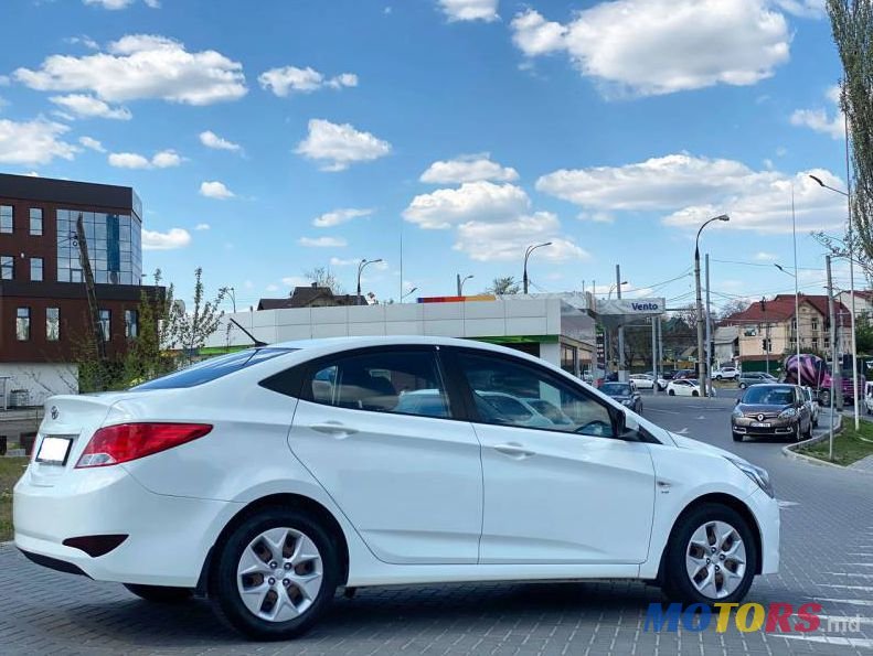 2016' Hyundai Accent photo #3