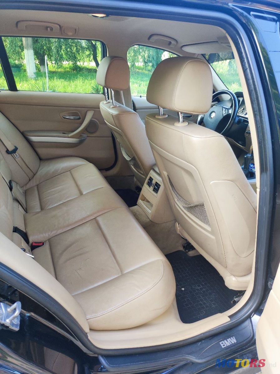 2010' BMW 3 Series photo #4