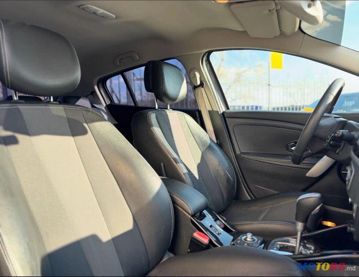2012' Renault Megane photo #4