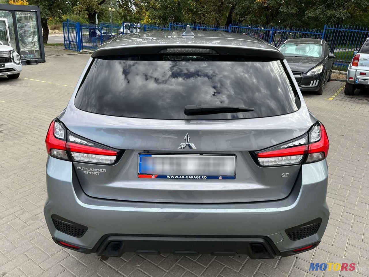 2019' Mitsubishi Outlander photo #2