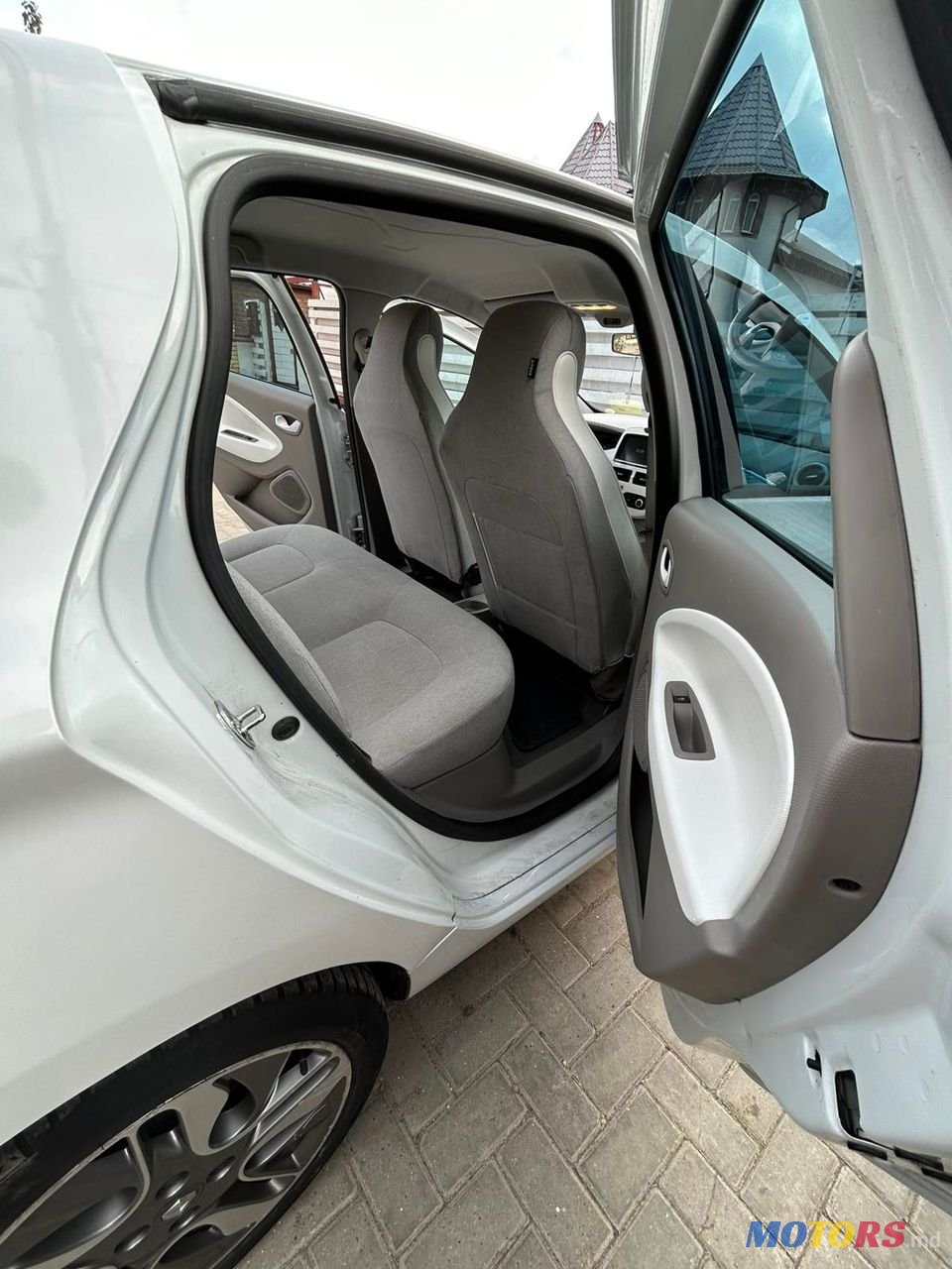 2013' Renault Zoe photo #4