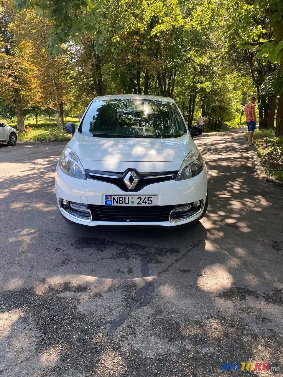 2013' Renault Scenic photo #2