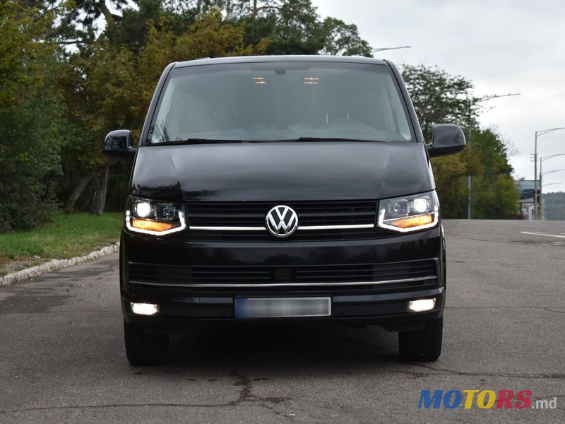 2016' Volkswagen Transporter photo #2