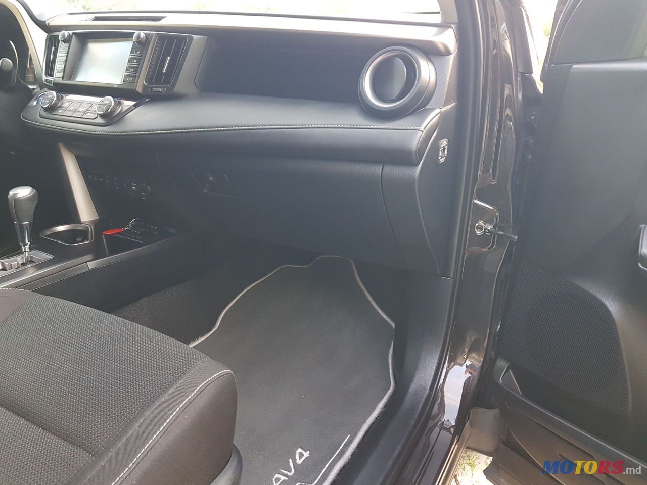 2017' Toyota RAV4 photo #4