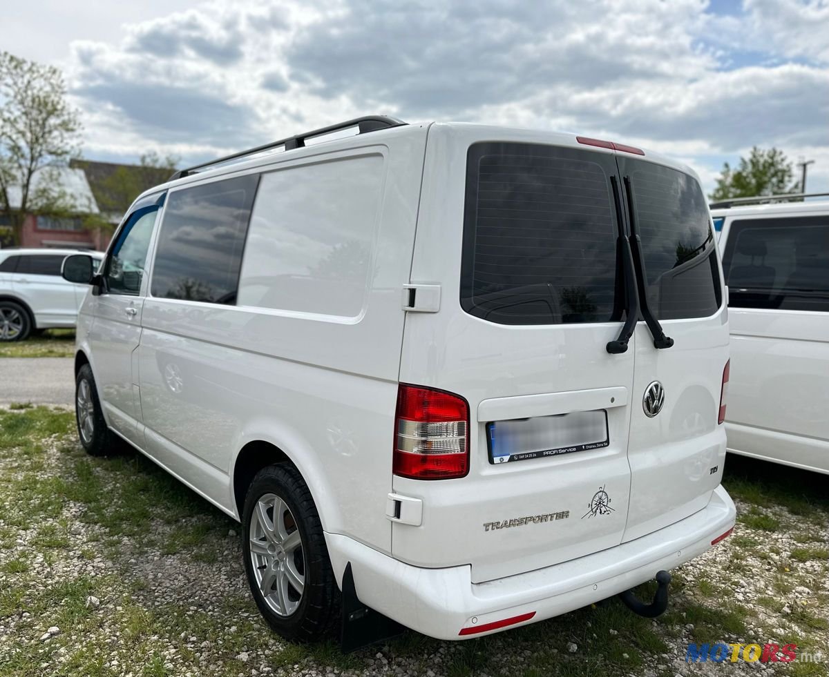 2014' Volkswagen Transporter photo #3