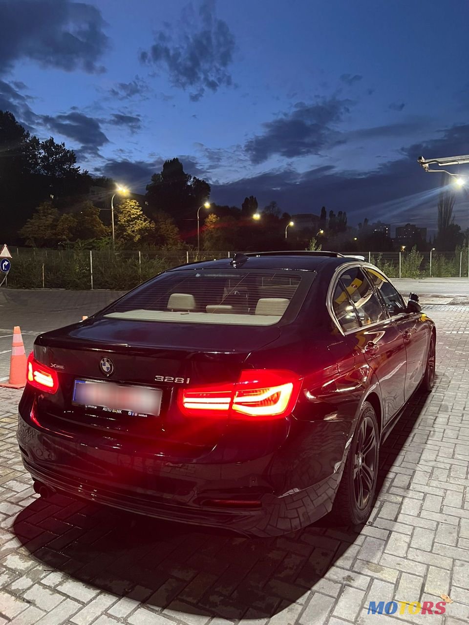 2015' BMW 3 Series photo #1