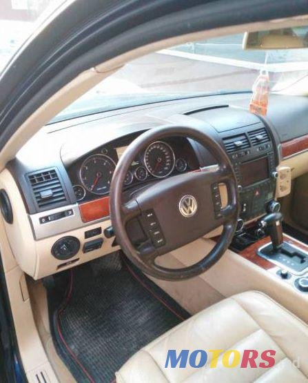 2005' Volkswagen Touareg photo #2