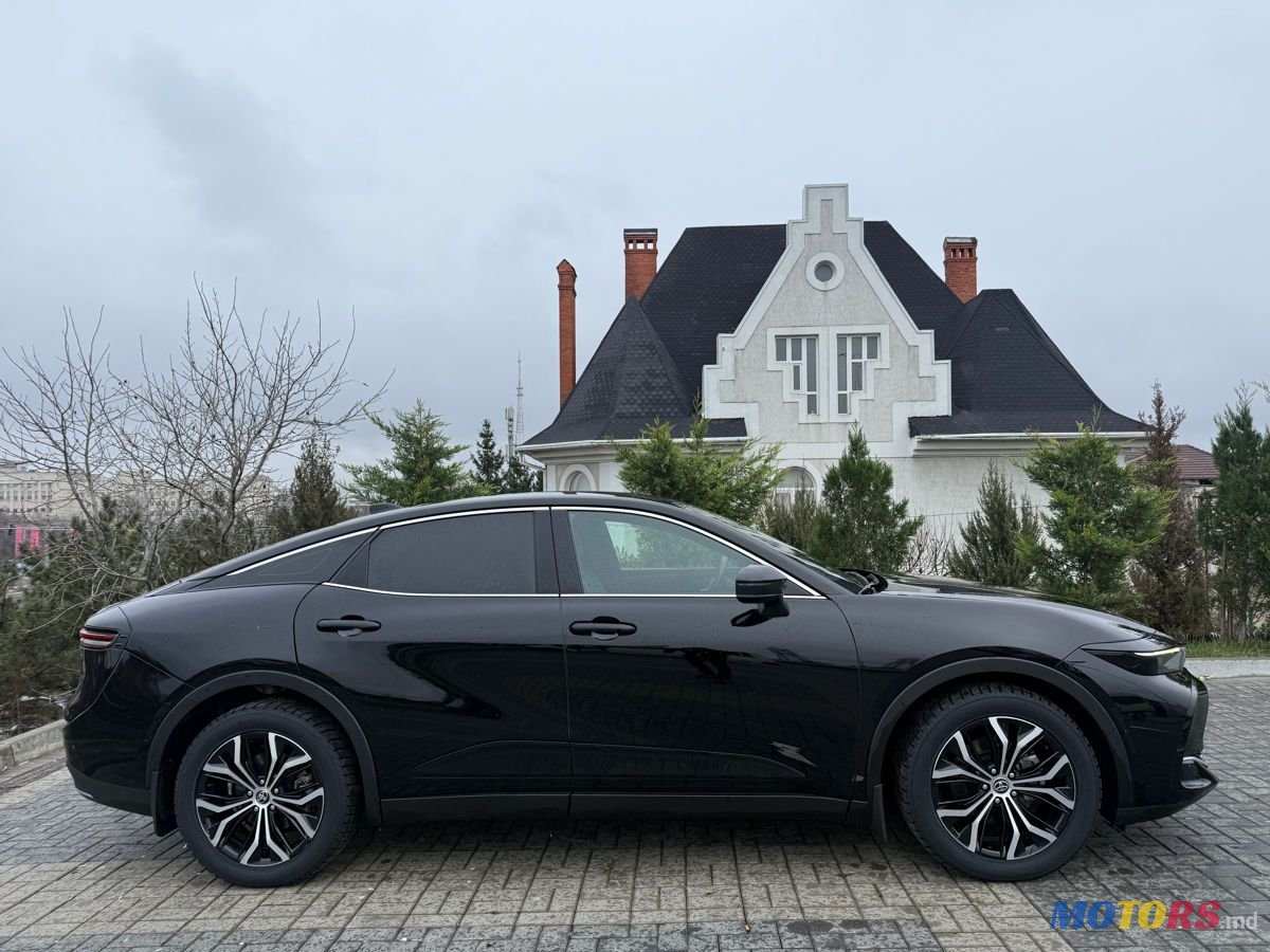 2023' Toyota Crown photo #6