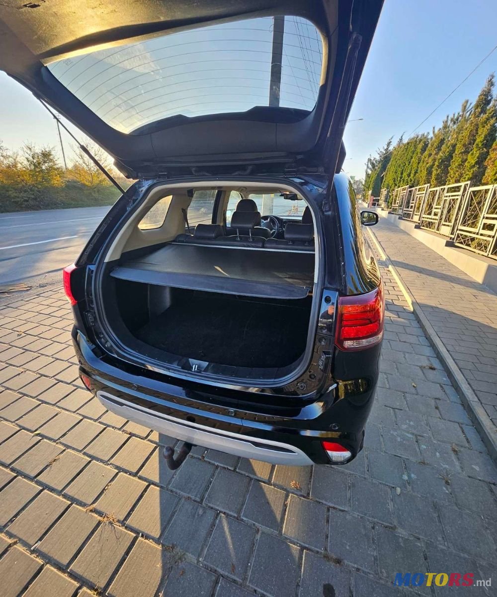 2019' Mitsubishi Outlander photo #5