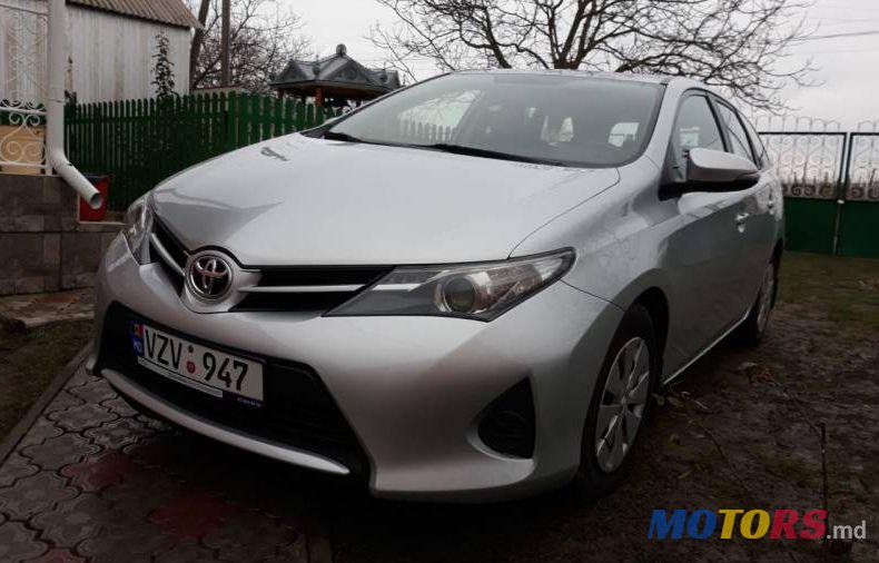 2015' Toyota Auris photo #2