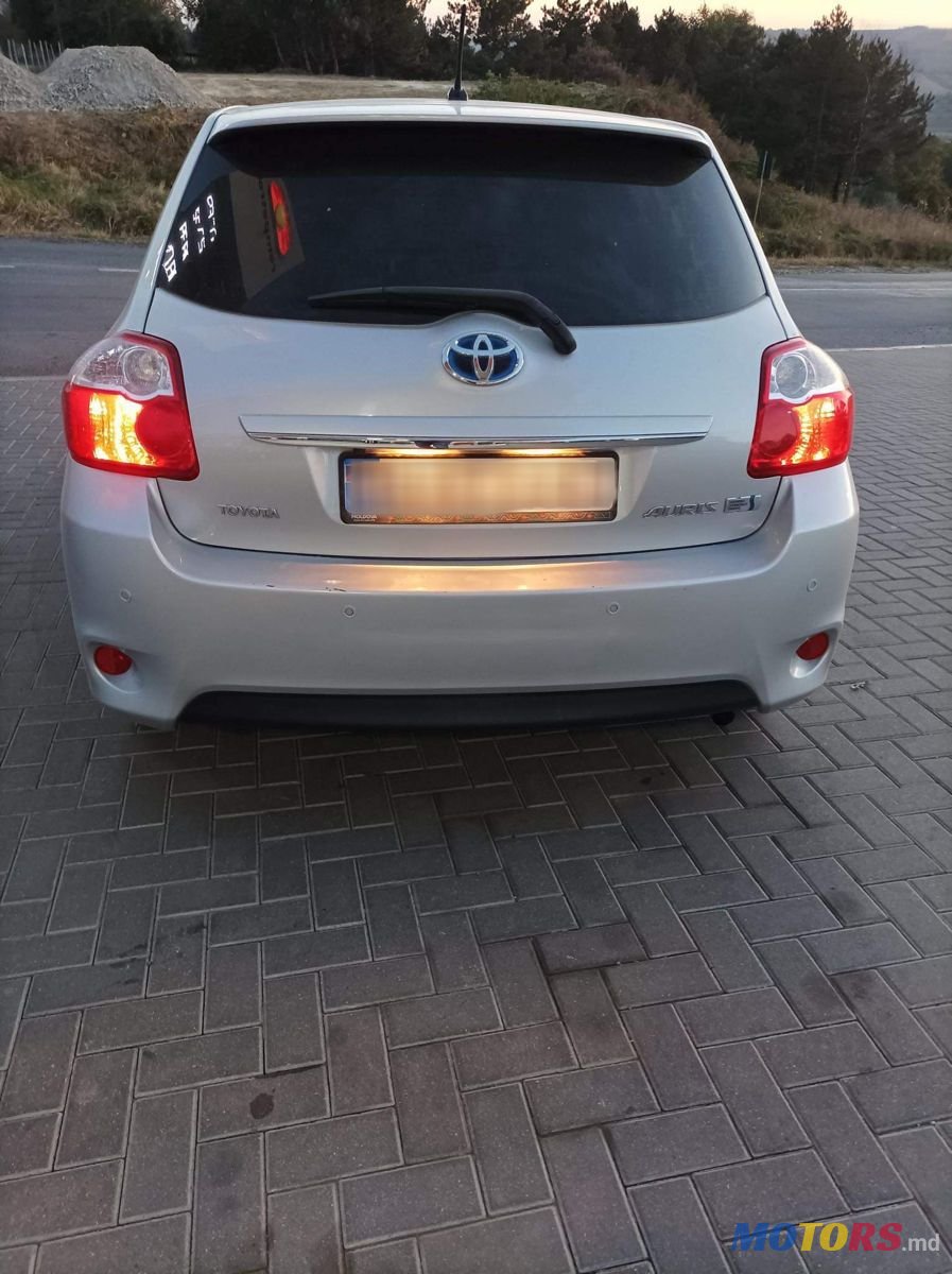 2011' Toyota Auris photo #4