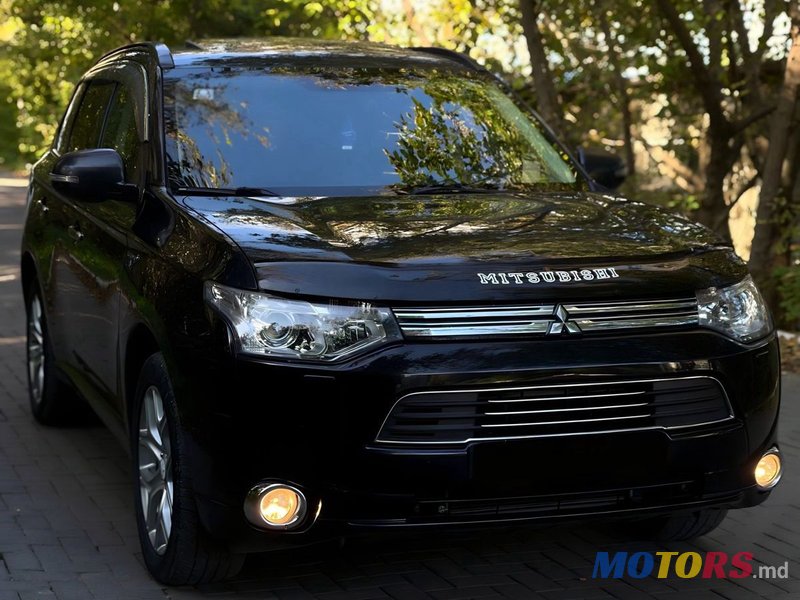 2014' Mitsubishi Outlander photo #1