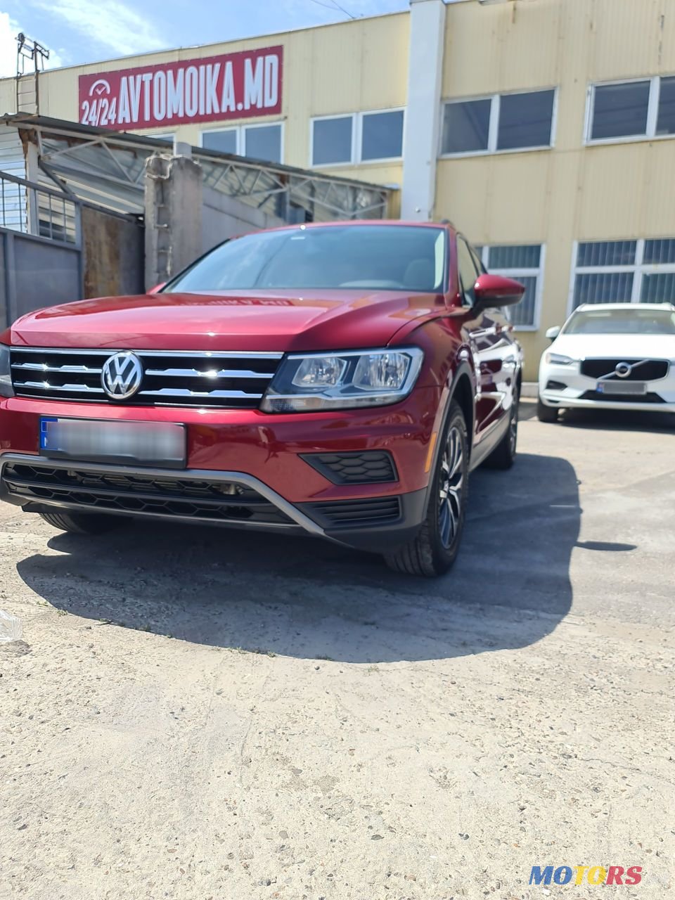 2019' Volkswagen Tiguan photo #4
