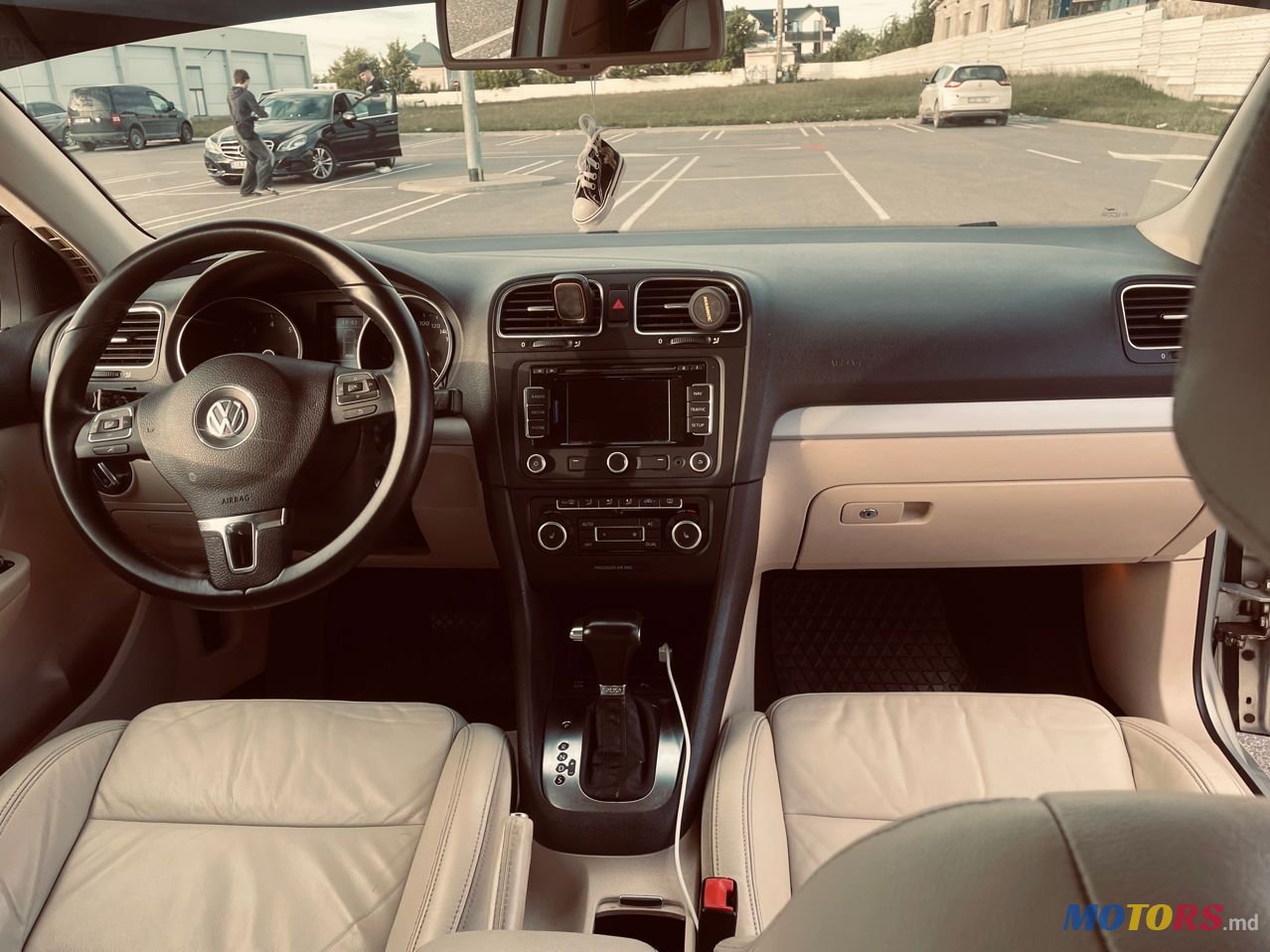 2009' Volkswagen Golf photo #6