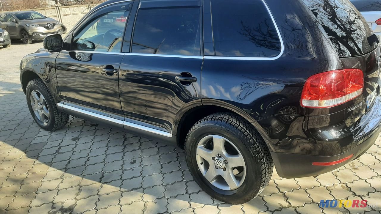 2004' Volkswagen Touareg photo #4