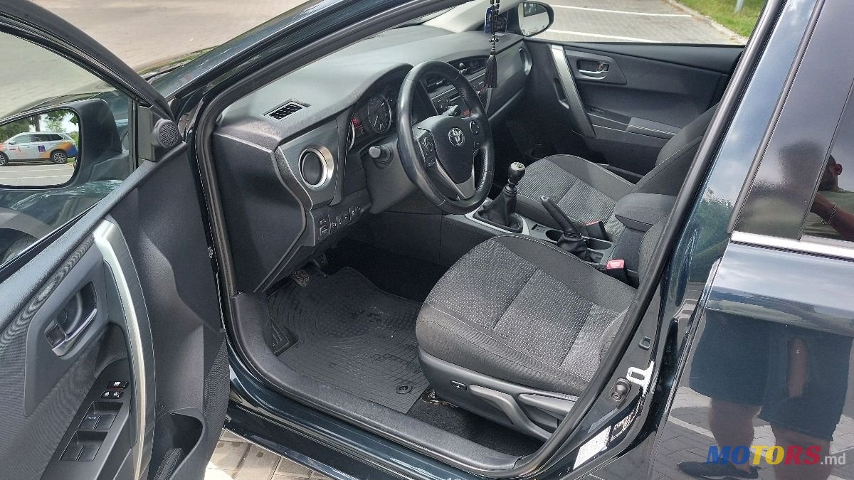 2013' Toyota Auris photo #6