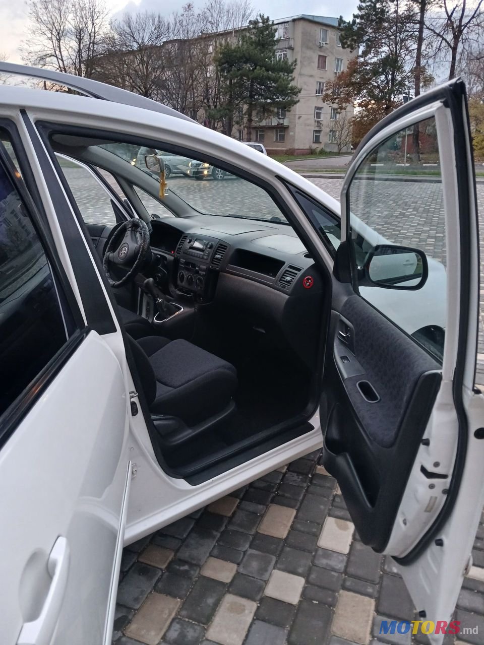 2003' Toyota Corolla Verso photo #4