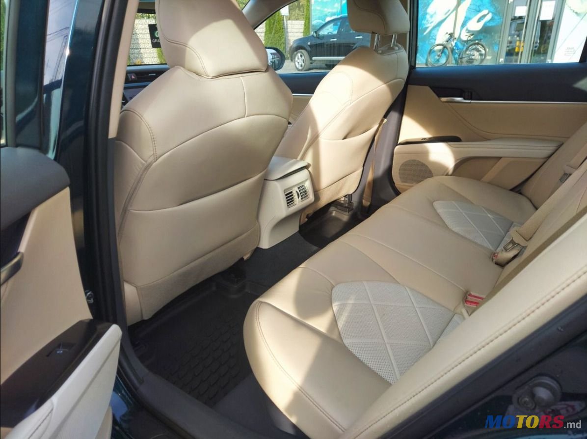 2018' Toyota Camry photo #2