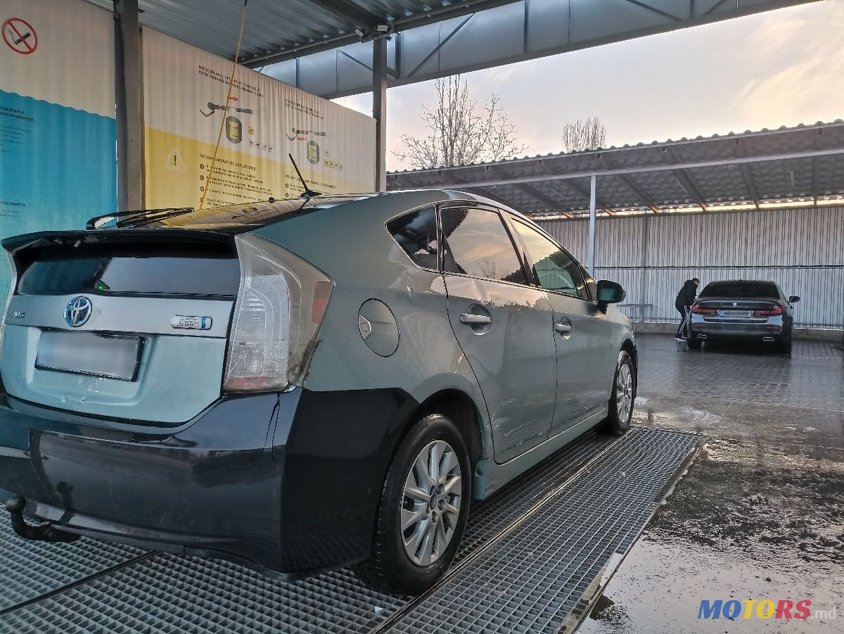 2012' Toyota Prius photo #5