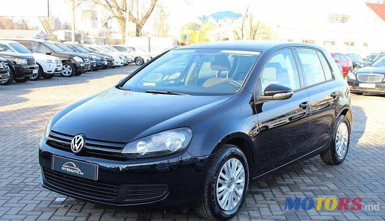 2011' Volkswagen Golf photo #2