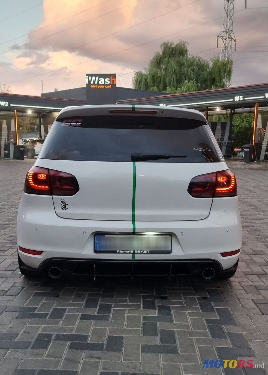 2011' Volkswagen Golf photo #4