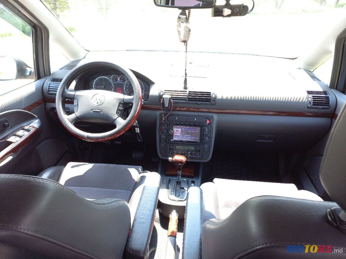 2008' Volkswagen Sharan photo #5