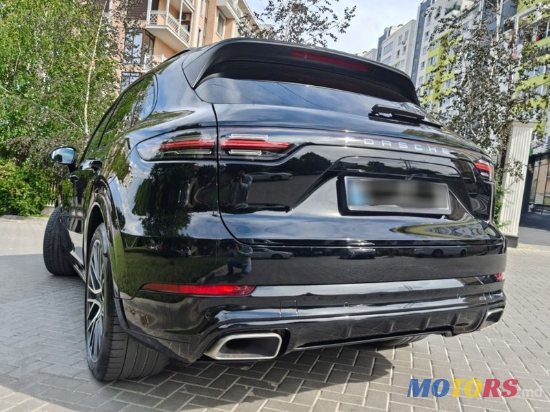 2021' Porsche Cayenne photo #3