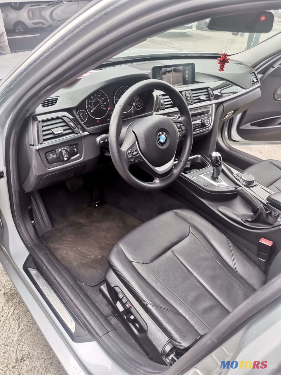 2015' BMW 3 Series photo #4