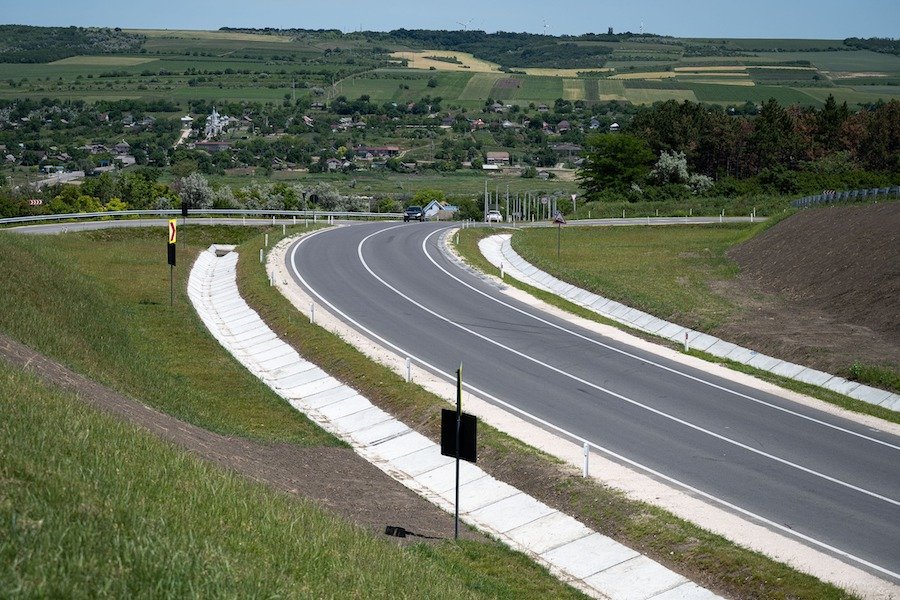 O nouă porţiune din traseul R26, unul din cele mai importante din Moldova, a fost finalizată