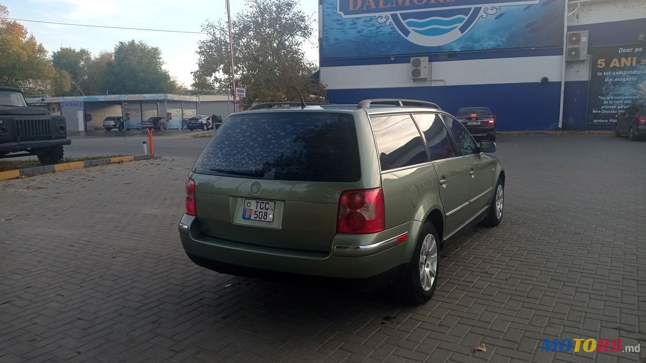 2003' Volkswagen Passat photo #2