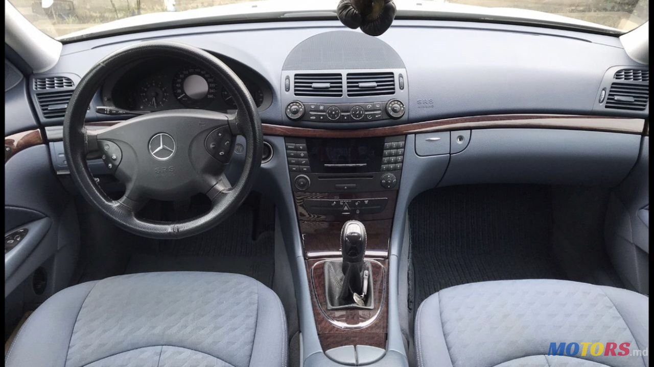 2005' Mercedes-Benz E Класс photo #2