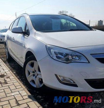 2012' Opel Astra photo #3