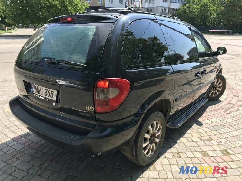 2004' Chrysler Voyager photo #5