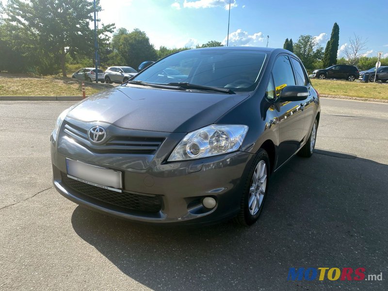 2012' Toyota Auris photo #1