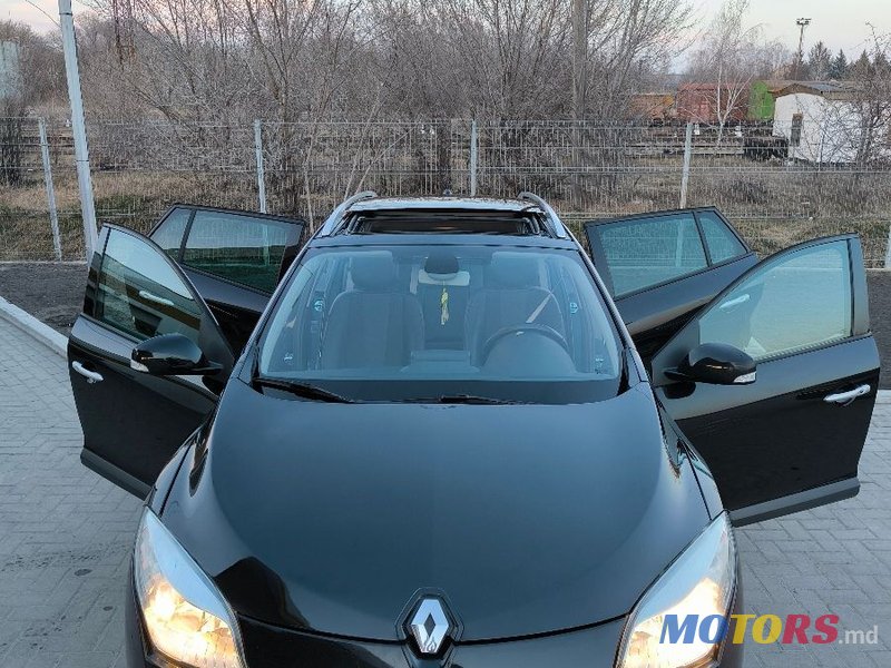 2011' Renault Megane photo #3