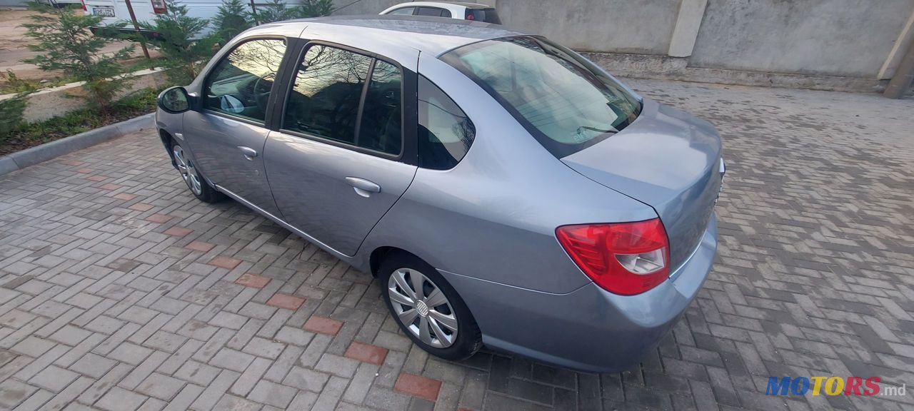 2011' Renault Clio Symbol photo #5