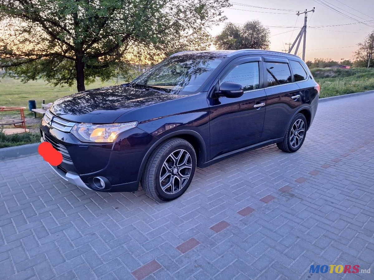 2014' Mitsubishi Outlander photo #4