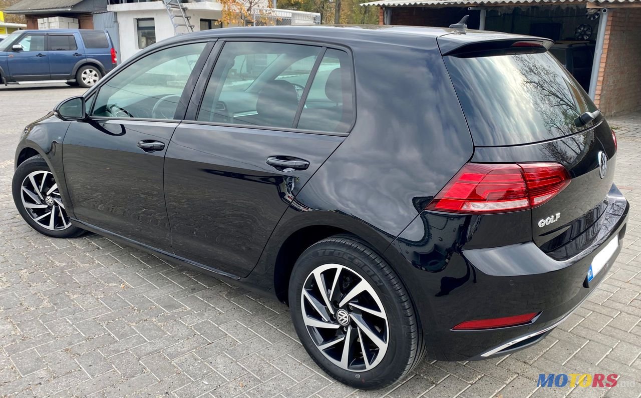 2019' Volkswagen Golf photo #4