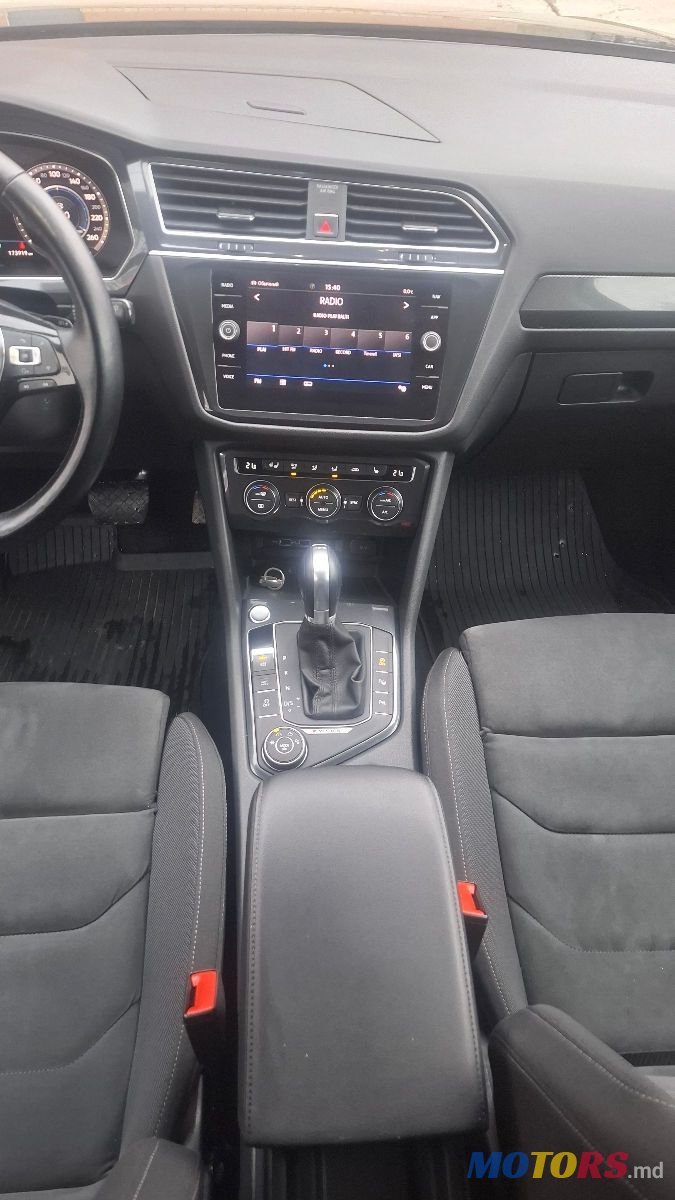 2018' Volkswagen Tiguan photo #5