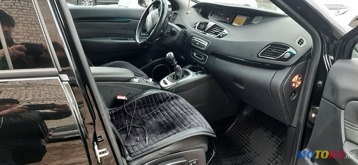 2011' Renault Grand Scenic photo #3